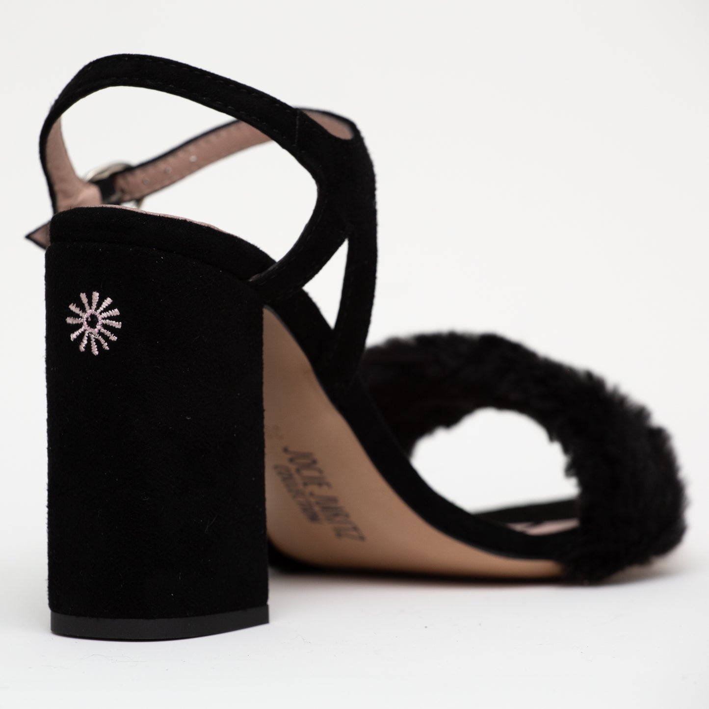 The Zola shows off the elegant butthole motif on the heel of this sophisticated shoe.